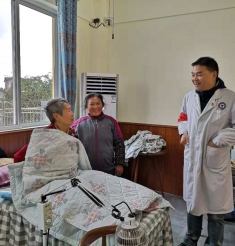暖！中心医院这群党员志愿者把爱带到了养老院