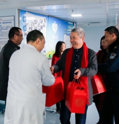 新春慰问送祝福，浓浓关怀暖人心 年三十院领导慰问在岗一线职工