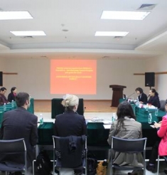 美国心连心基金会到绵阳市中心医院参观考察
