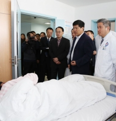 市委书记罗强一行视察绵阳市中心医院