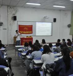 发展高校志愿者  为医院增添亮色