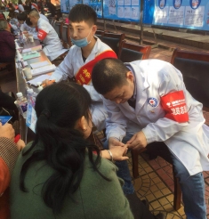 践行十九大 不忘从医初心 用更好的服务守护群众健康