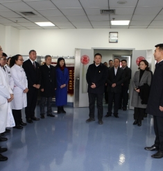 刘超市长率队慰问我院一线医务人员