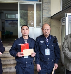 不好意思，只是因为在人群中多看了你一眼