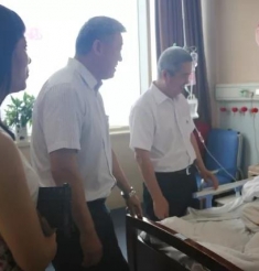 七一前夕 温暖送到老党员、困难党员身边