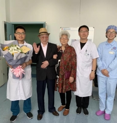 85岁老人手书感谢信 致敬ICU医护团体