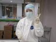前线日记 | 重症患者拉着我的手：你们都没放弃，我也要加油