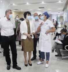 市医疗保障局局长贾大雁一行来院调研