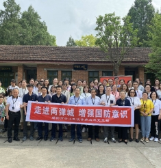 肾病血液党员群众“走进两弹城，增强国防意识”