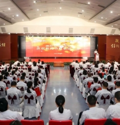 是医者，也是师者！今天，我们一起致敬最可爱的人