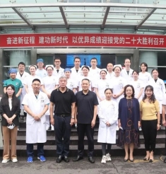 市领导来院慰问一线医卫工作者
