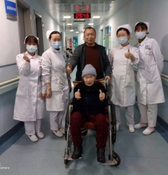 百岁老人胸椎骨折 市中心医院医生妙手“修复”