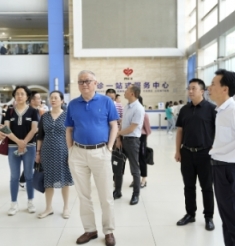 省卫生健康委二级巡视员徐保华一行来院调研