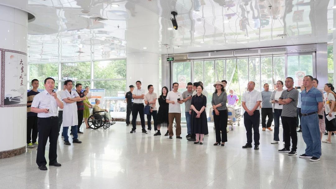 【医院动态】阿坝州政协副主席洪秀英一行来院调研区域医疗中心建设