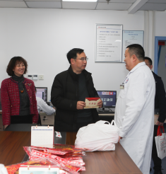 市卫健委领导来院开展春节慰问活动
